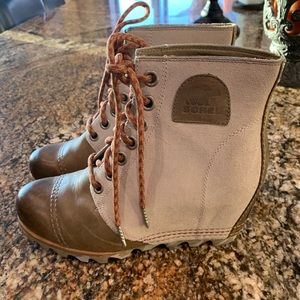 Sorel Lexie wedge size 8 only wore a few times, in great condition.